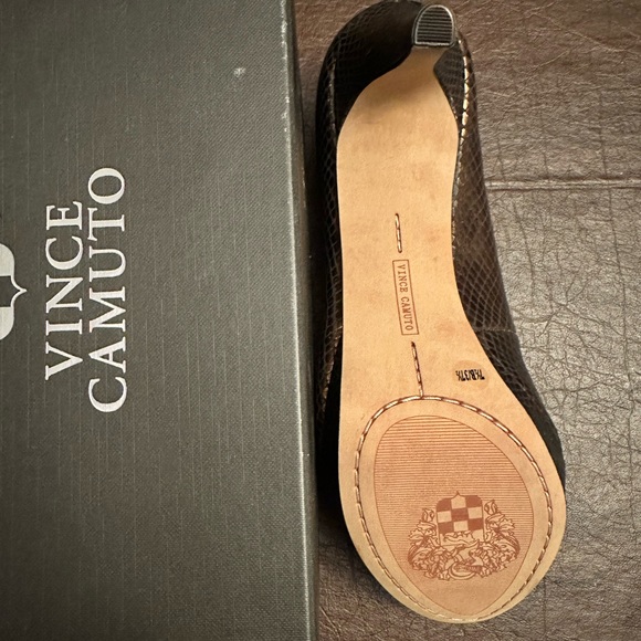 Brand new Vince Camuto Pumps - Picture 3 of 5